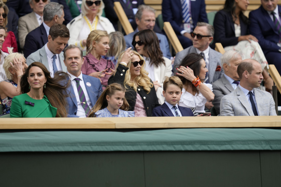 Kejt Midlton i Princ Vilijam sa decom gledaju finale Vimbldona