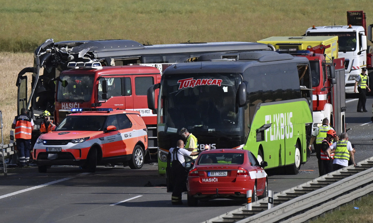 STRAŠAN sudar dva AUTOBUSA u Češkoj: Jedan čovek POGINUO, povređeno 50 LJUDI
