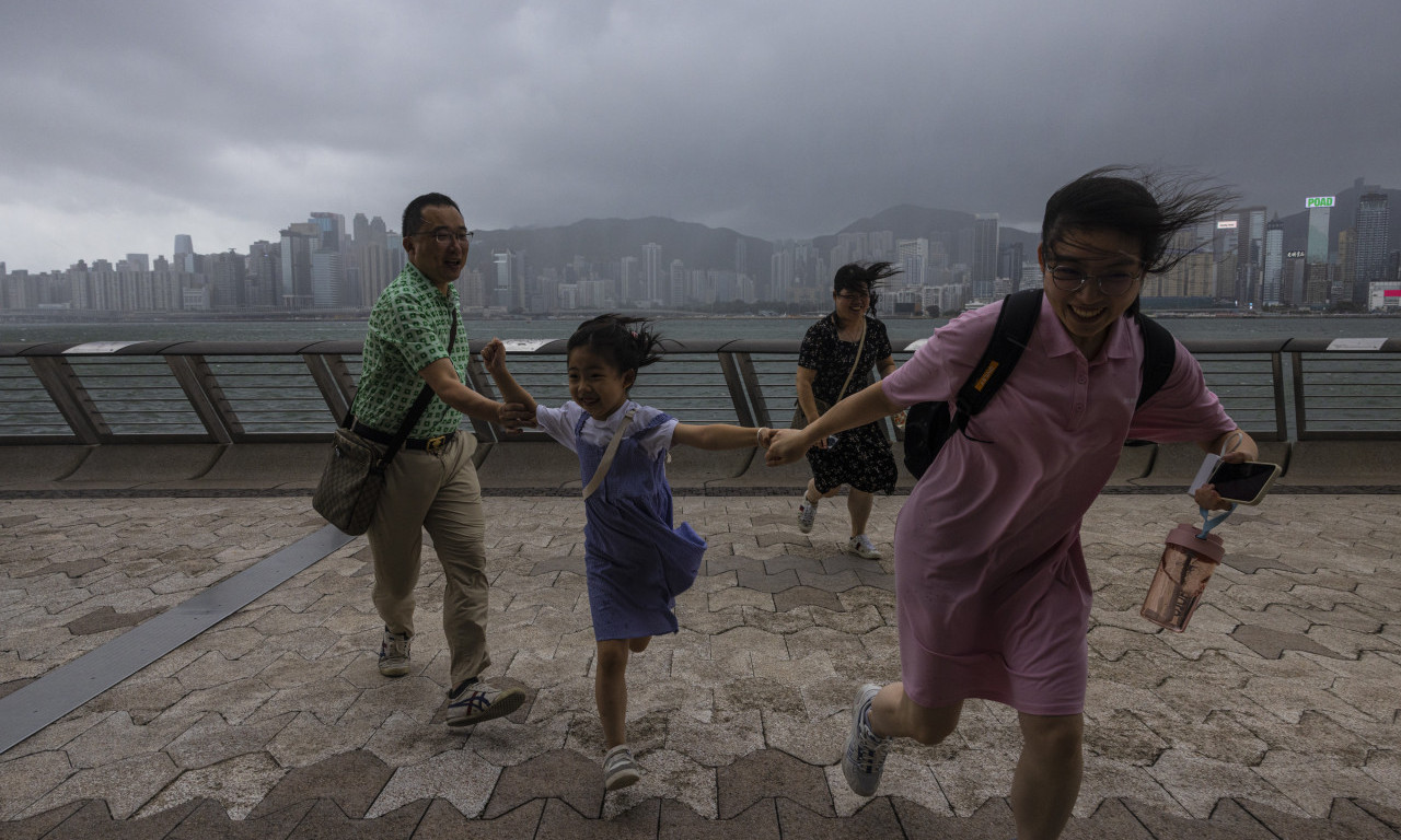 Razorni tajfun preti ISTOČNOJ Kini: Otkazano više od 600 LETOVA!