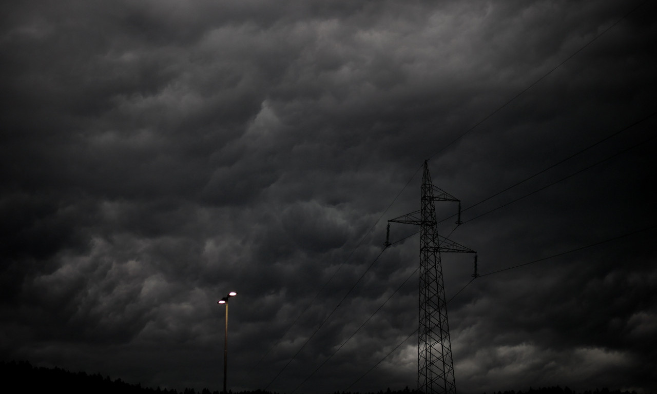 LJUDI, ČUVAJTE SE Pljusak, grmljavina i grad - u ovom delu Srbije će biti najgore! (VIDEO)