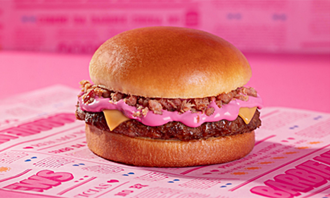 Čizburger sa RUŽIČASTIM SOSOM: Burger King proizveo specijalan obrok INSPIRISAN BARBIKOM