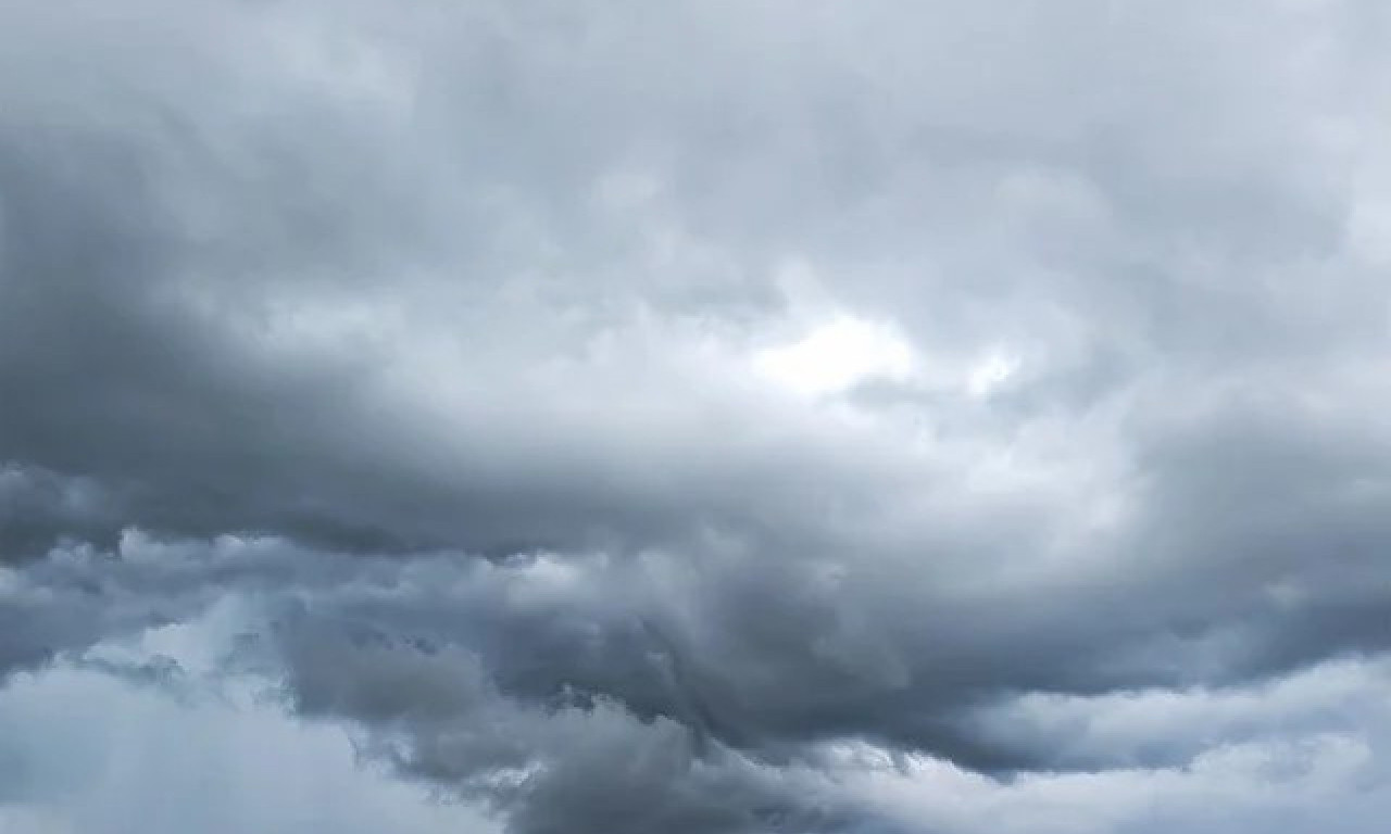 SRBIJA POD CRNIM OBLACIMA Stižu pljuskovi i grmljavina! RHMZ se još jednom javio i izdao upozorenje!