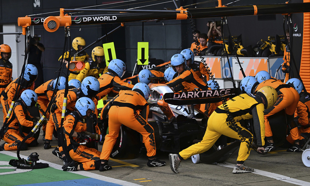 DOMINACIJA MEKLARENA U KATALONIJI: Pjastriju pol pozicija pred trku!