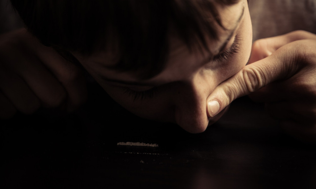 Šestogodišnji dečak POZITIVAN NA KOKAIN posle vikenda s ocem, TATI NARKOMANU preti 15 godina robije