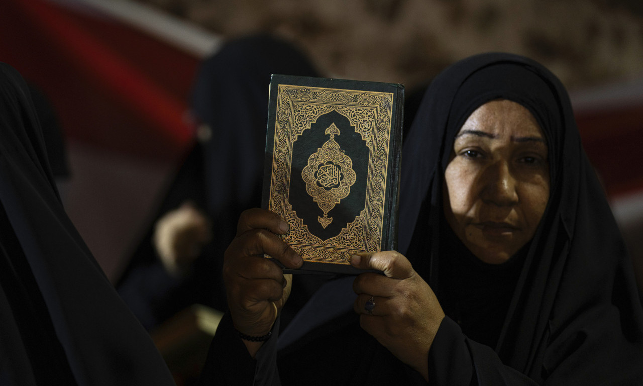 SPALJEN KURAN NA KOSOVU I METOHIJI! Verska knjiga gorela usred Đakovice - oglasila se policija