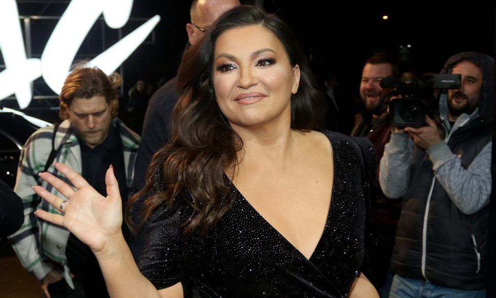 Izgleda da se i Nina Badrić (51) "AŽURIRA": Selfi pevačice koji SVI KOMENTARIŠU