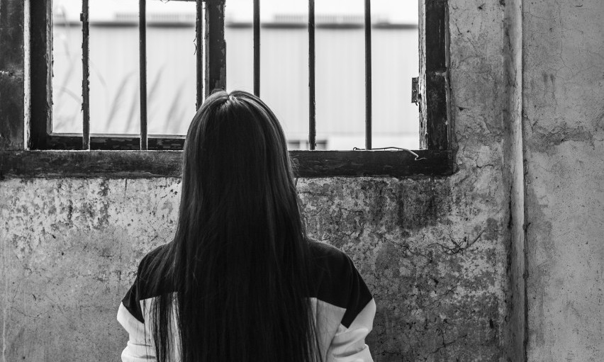 ABORTIRALA posle roka, pa DOBILA na 90 dana ZATVORA: Tinejdžerka u SAD osuđena, ali KAZNA preti i njenoj MAJCI