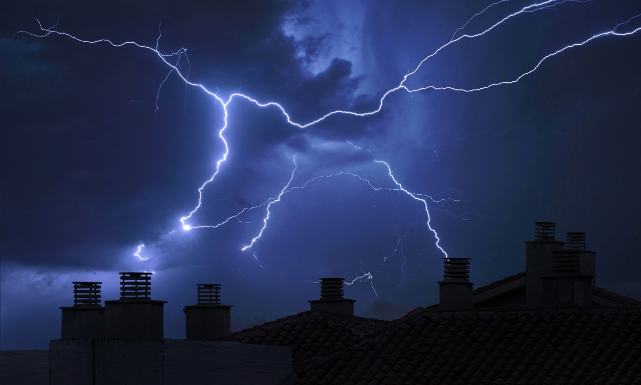 GROM GA UBIO NA LICU MESTA Velika tragedija u Crnoj Gori, strašno nevreme naišlo niotkuda