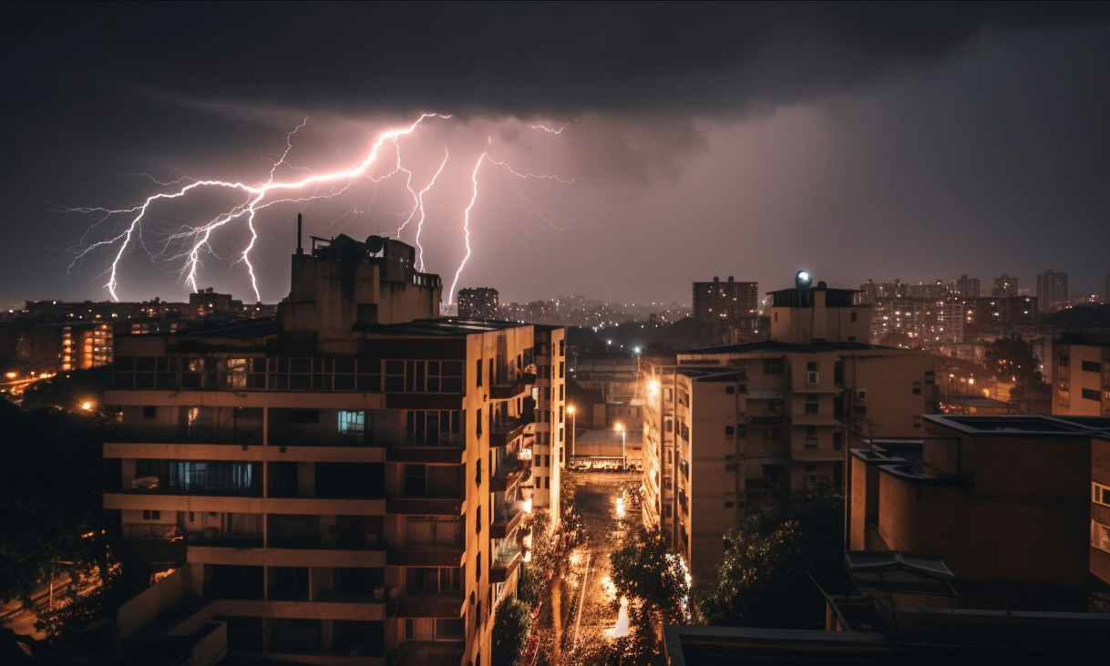 NEVREME JURI KA SRBIJI! Ovi delovi su prvi na udaru oluje, RHMZ izdao upozorenje - poznato kakvo je vreme za Svetu Petku