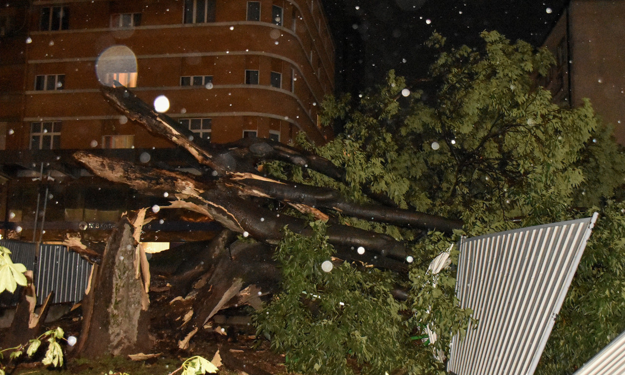 Oglasio se i SEKTOR ZA VANREDNE situacije: Večeras SPASENO 5 osoba, NEVREME nastavlja ka CENTRALNOJ Srbiji