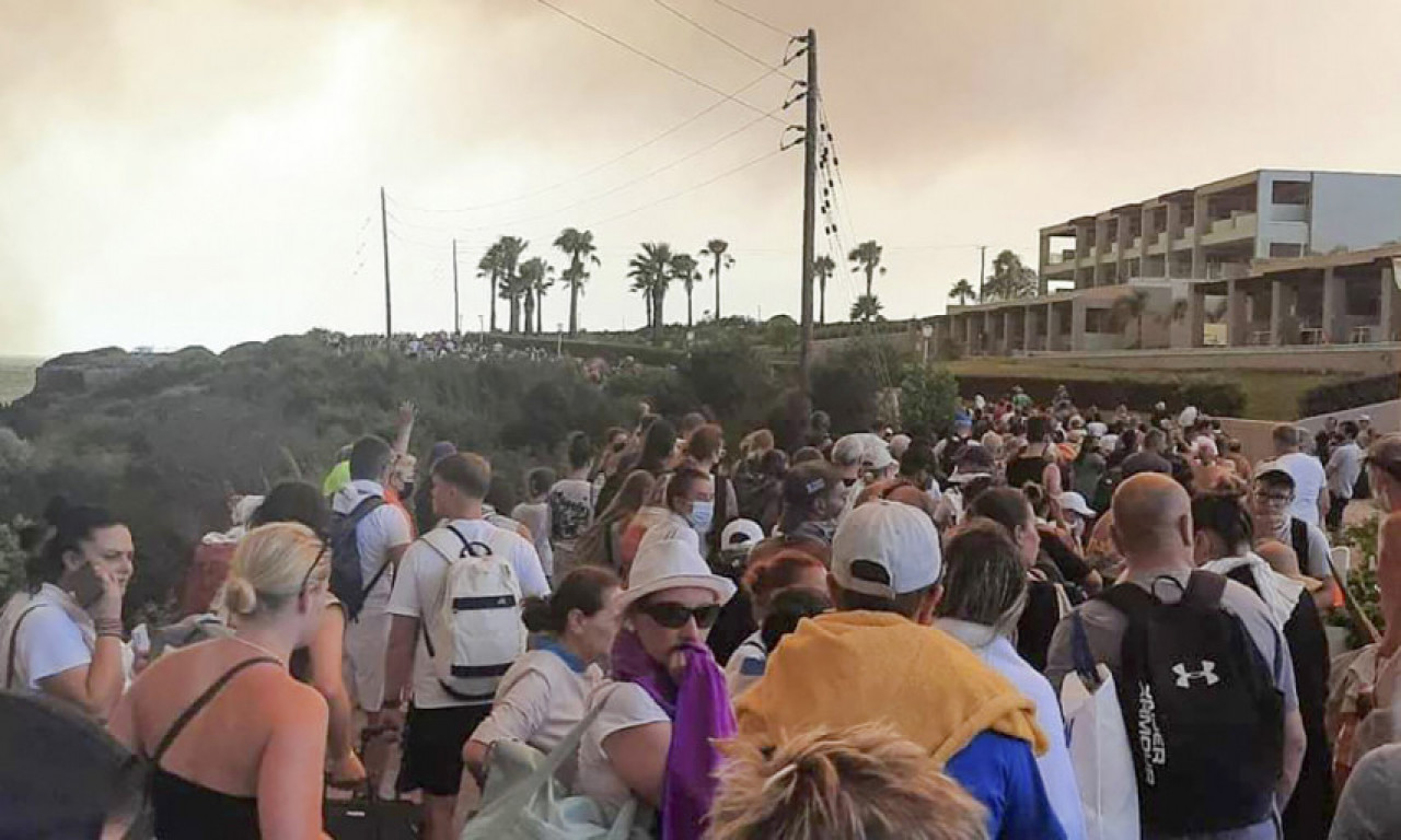 RODOS GORI: Evakuisano 30.000 ljudi zbog šumskih požara