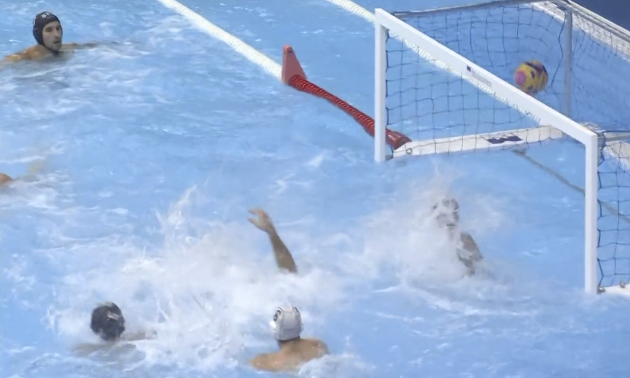 HAOS U ZAGREBU: Pucalo u meču Srbije i Italije, vukli se za testise u bazenu, umešala se mama s flašom