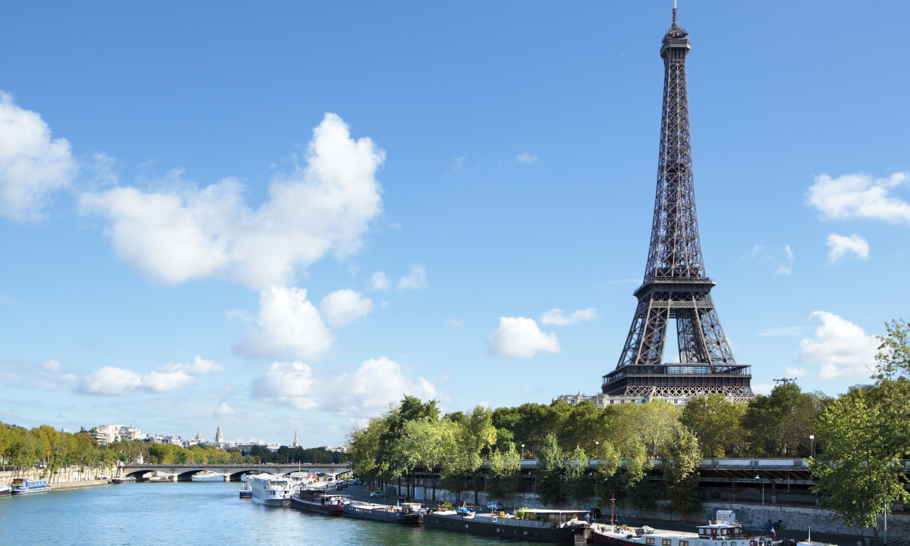 DRUGI NAJSKUPLJI grad na svetu: PARIZ reklamira KAFIĆE koji nude ESPRESO za 1 evro