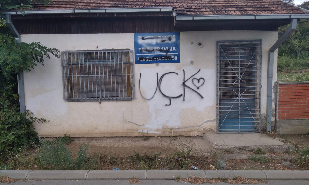 TERORISTI ispisali grafit UČK u Suvom Dolu: OGLASILI se i Srbi, MALTRETIRANJE ne prestaje