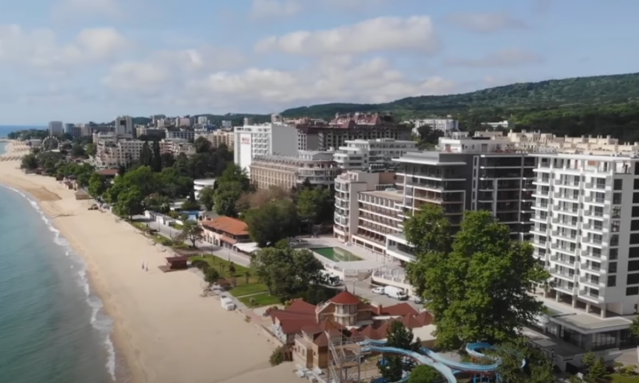 Tragedija u poznatom letovalištu: TURISTA PAO SA BALKONA na trećem spratu luksuznog hotela! Evo šta je prethodilo