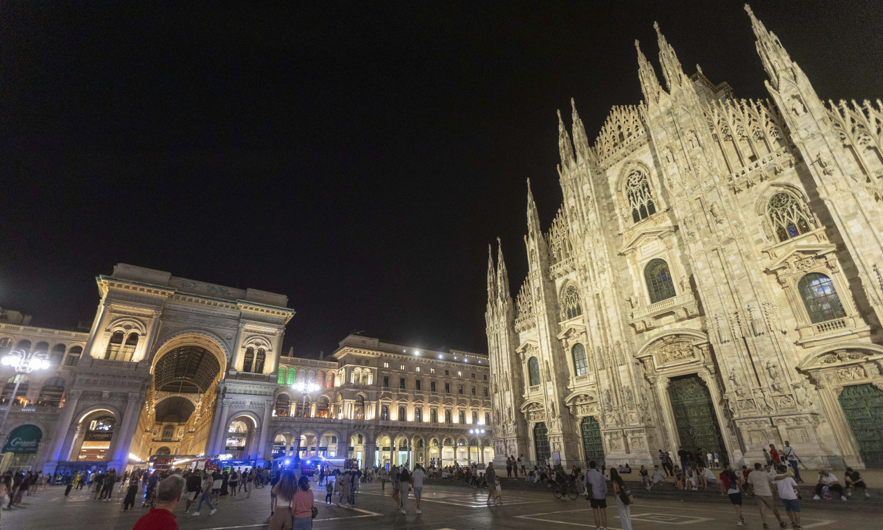 JEZIVO SAMOUBISTVO! ČOVEK SKOČIO SA MILANSKE KATEDRALE Sumnja se da je reč o zatvoreniku u bekstvu