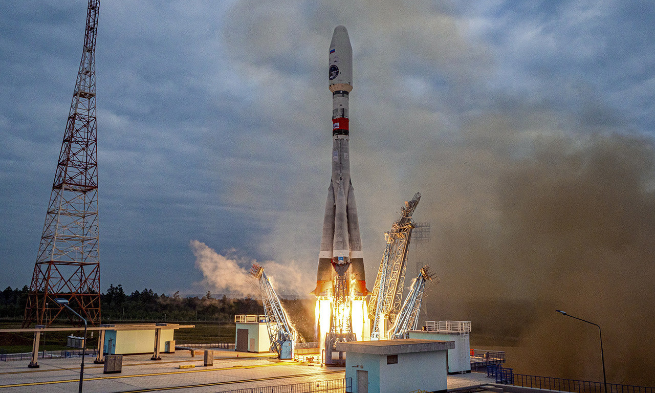 Luna se RAZBILA O POVRŠINU MESECA: Rusi izgubili kontakt sa svemirskom letelicom