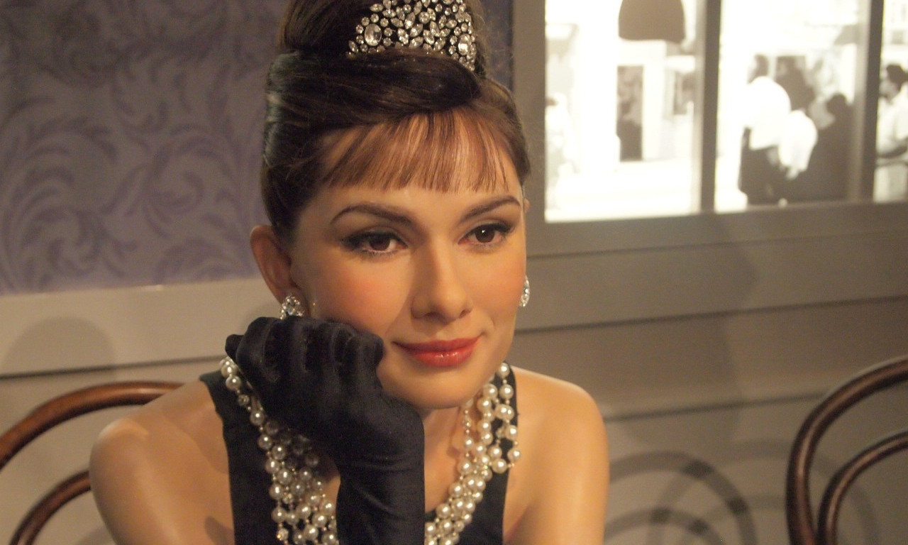 ZAŠTO SVI OVIH DANA POMINJU ODRI HEPBERN? Zavodila je nečim što će ovog leta imati svaka devojka