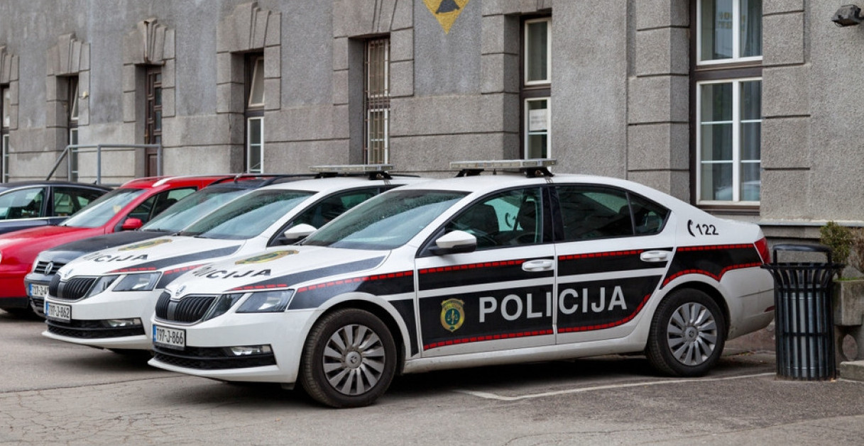 UBIO VRŠNJAKA (24), PA NJEGOVO TELO ISEKAO NA KOMADE Policija zatekla prizor koji budi jezu