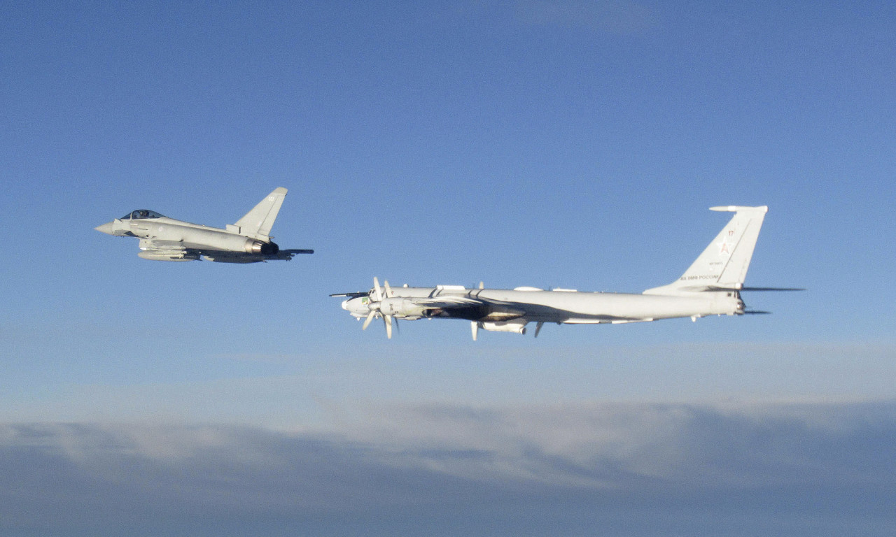 IGRAJU se RATA kao da im nije DOSTA Ukrajine: BRITANSKI borbeni avioni presreli RUSKE bombardere