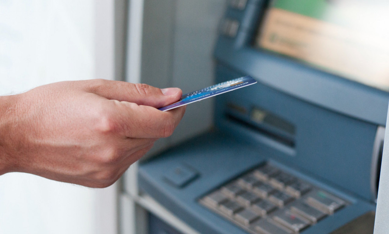 POMOĆU POSEBNE KARTICE UKRALI 4.500 EVRA! Rumuni "opustošili" bankomat u Beranama