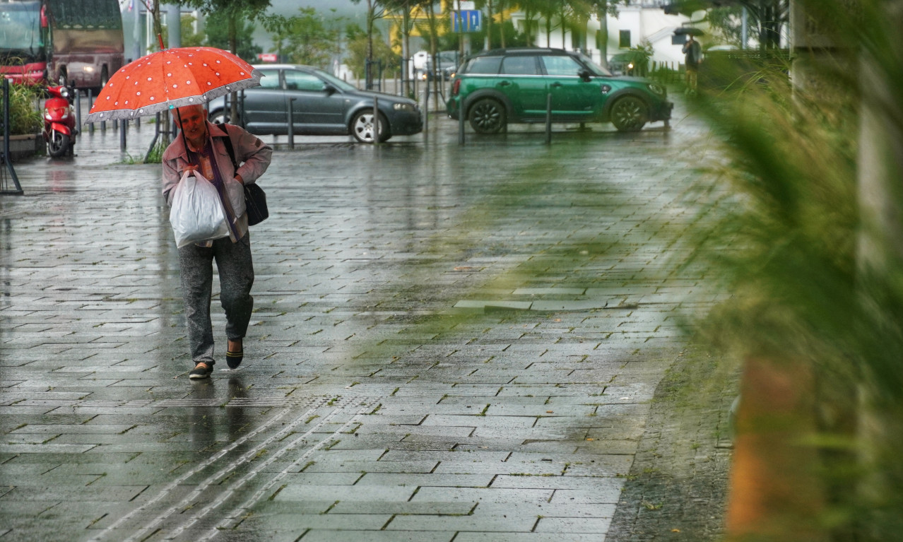 STRAŠNA OLUJA STIŽE U SRBIJU Pašće ogromna količina kiše, tući će i grad - najviše će pogoditi ovaj deo zemlje (FOTO)
