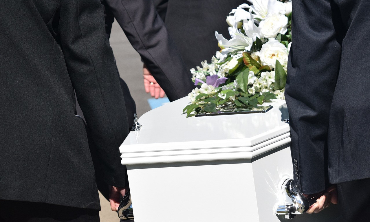 KINESKI MRTVAČKI SANDUCI PREPLAVILI EVROPU! Domaći proizvođači strahuju za opstanak