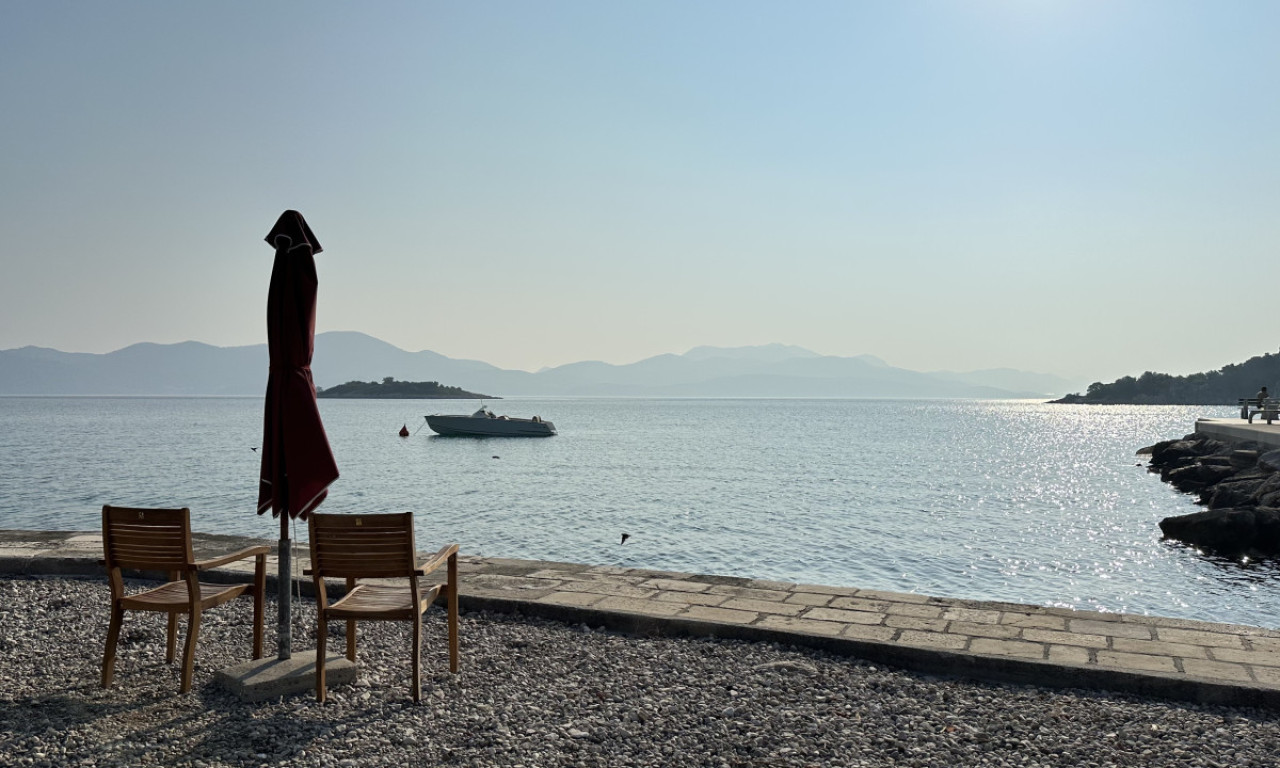 UHVAĆEN PEDOFIL U POZNATOM LETOVALIŠTU Kameru stavio u olovku, pa snimao golu decu!