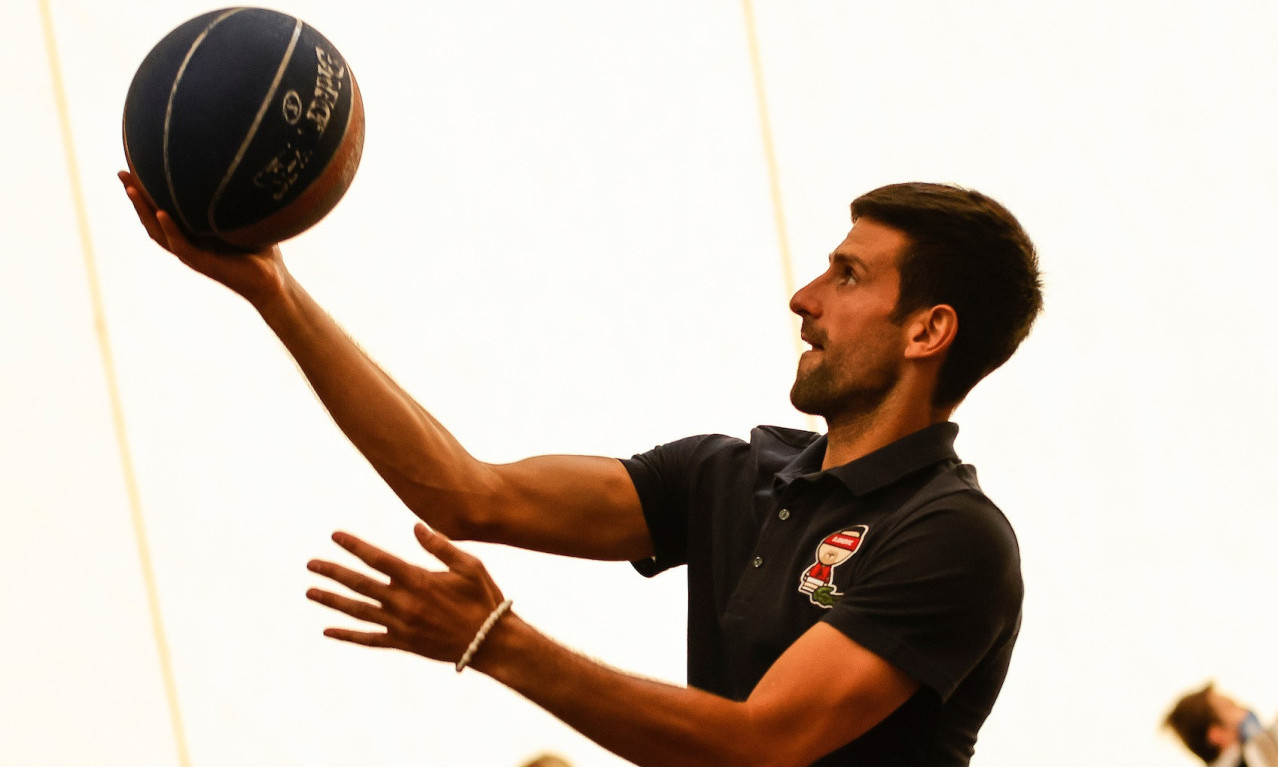 ĐOKOVIĆ ne briljira SAMO u tenisu: NOLE u Sinsinatiju pokazao i kako "UBADA TROJKE"