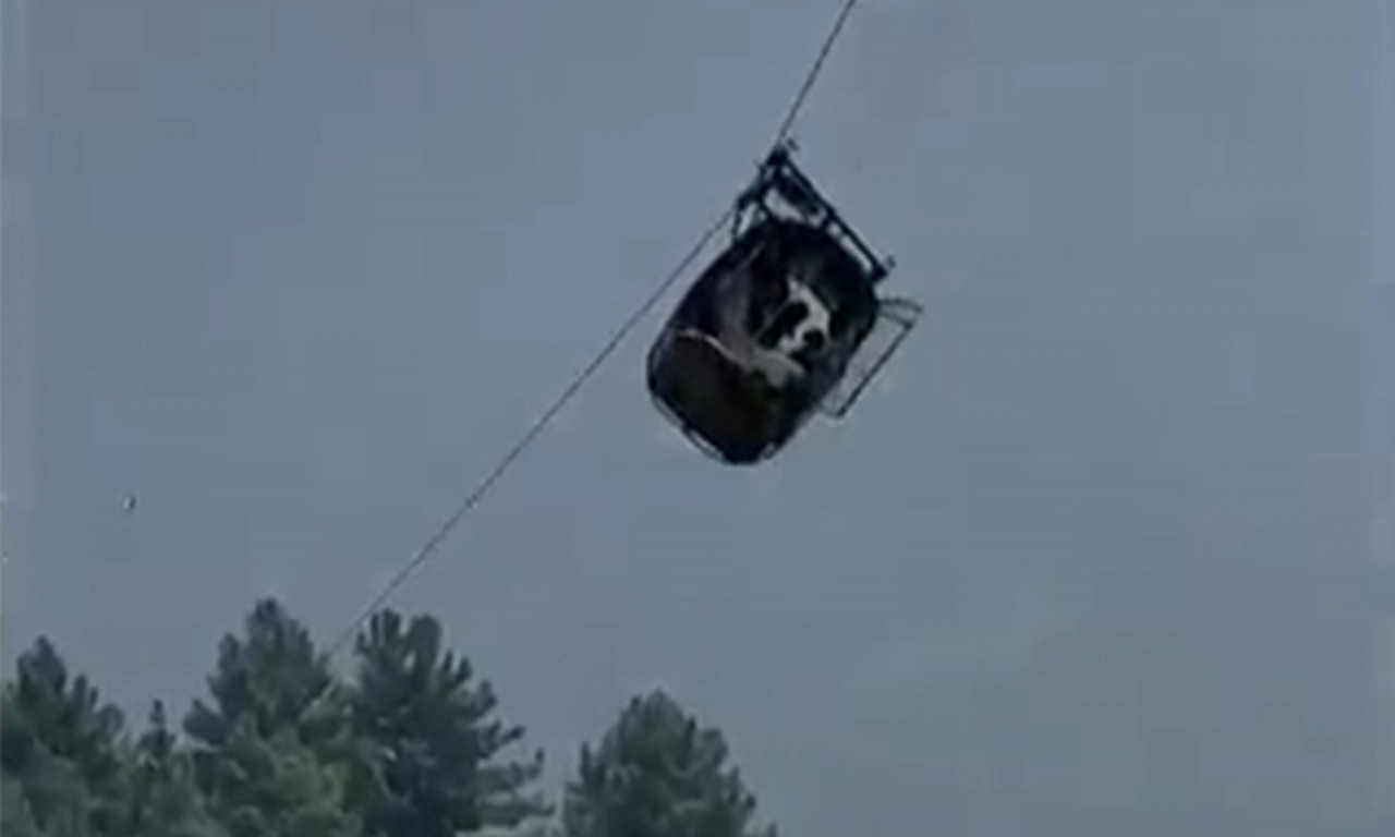 TURISTI DOŠLI DA VIDE NAPULJSKI ZALIV, PA POGINULI U padu žičare preminula dva para