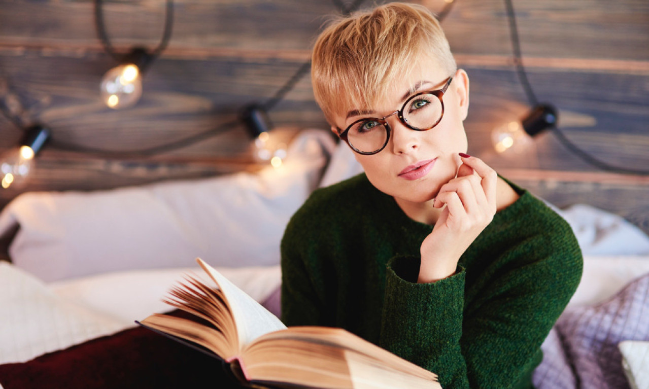 EVO KAKO KNJIGE MOGU ULEPŠATI VAŠ DOM Mali trikovi za veliku promenu