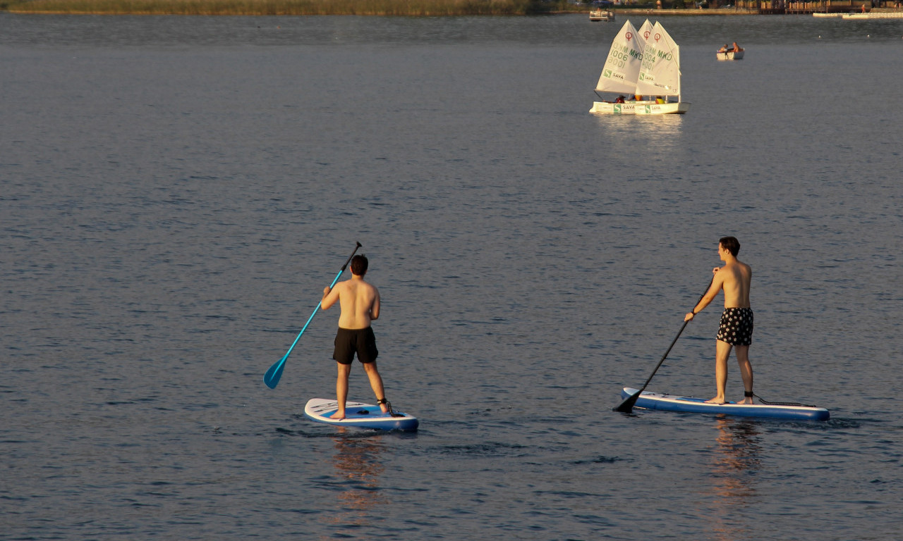 SOM NAPAO PLIVAČA Džinovske ribe grizu na ovom jezeru - ako idete, strogo vodite računa!