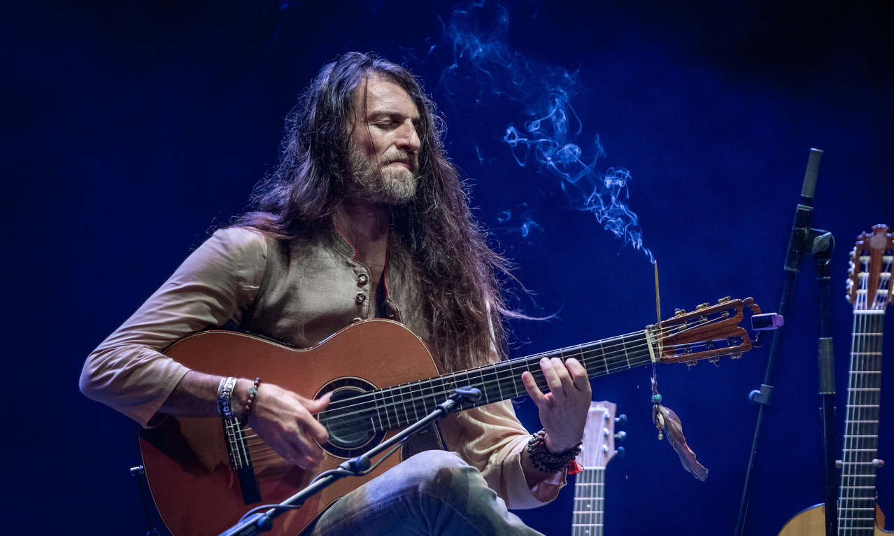 Gitarski čarobnjak ESTAS TONE u Kolarčevoj zadužbini 19. oktobra u okviru TURNEJE "Rhytms Of Changes"