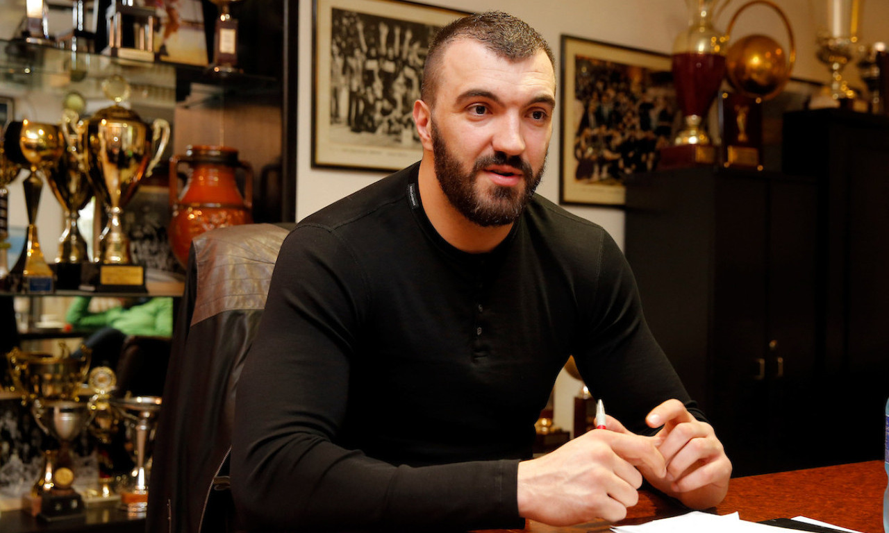 NOVI DETALJI SKANDALA PEKOVIĆA NA ZLATIBORU! Violeta doživela šok kad je pokušala da uđe u njihov stan - evo šta se desilo