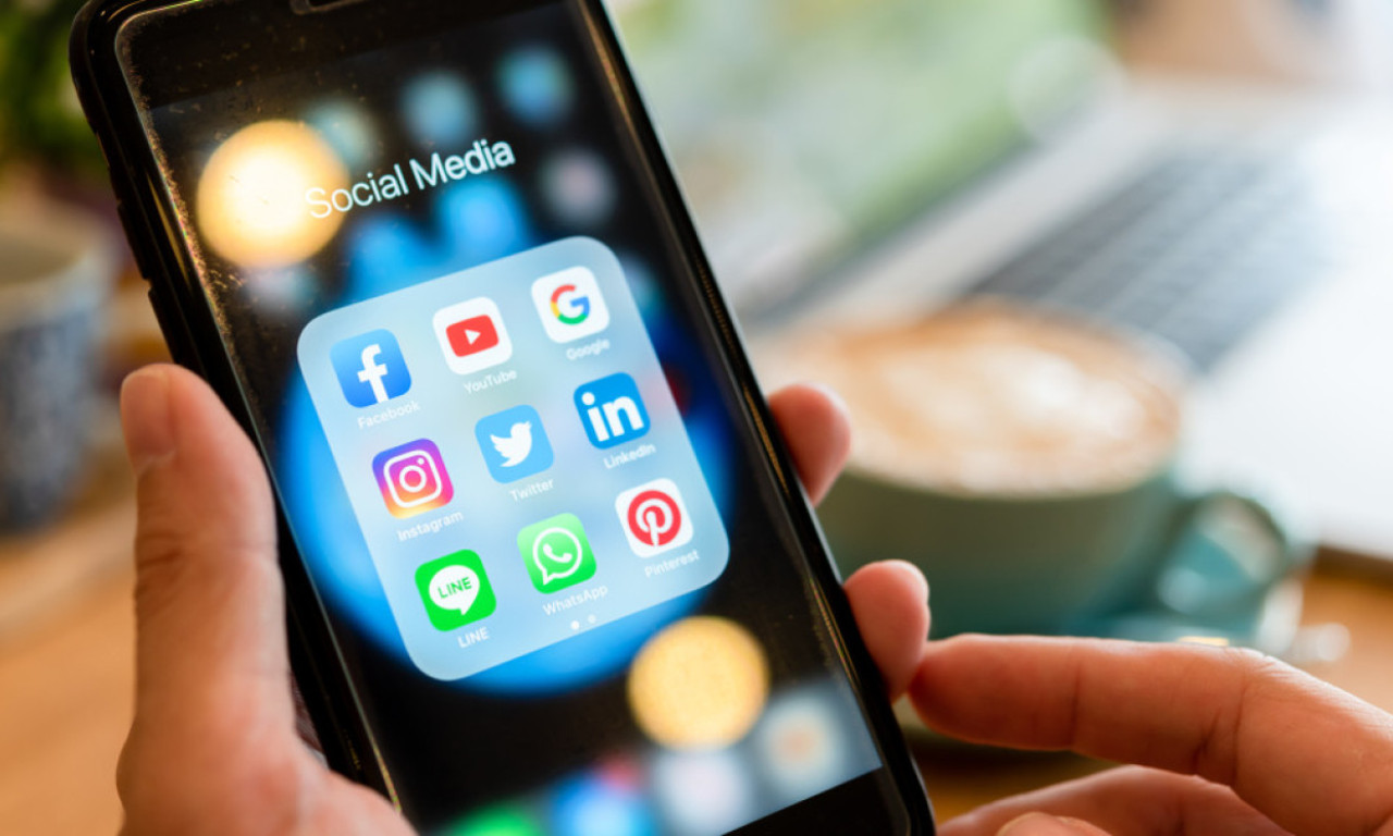 KRAJ DRUŠTVENIM MREŽAMA DECI MLAĐOJ OD 13 GODINA! Fon der Lajen objavila rat: "Dosta je bilo!"