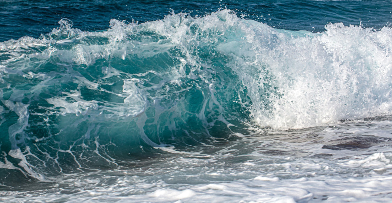 VELIKI TALASI KOD SUTOMORA NAPRAVILI PROBLEM Spaseni državljani Francuske i Crne Gore