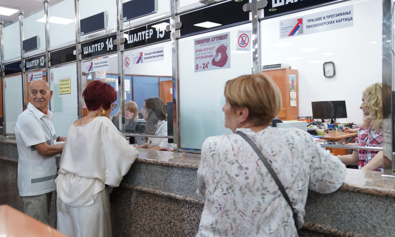 Prve PENZIONERSKE  KARTICE podeljene na Savskom vencu