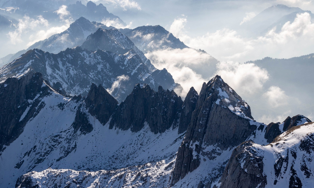 NOVA PRAVILA ZA USPON NA MONT EVEREST! Nepal ograničava broj izdatih dozvola