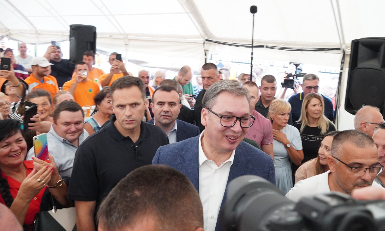 Vučić u Sremskoj Mitrovici:  Žao mi je što ste MORALI da ČEKATE 50 godina da imate PRISTOJAN PUT
