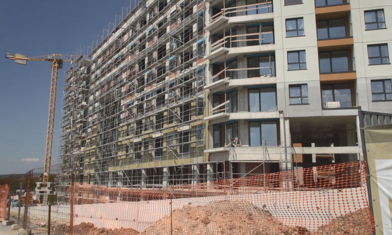 GRADILI BEZ GRAĐEVINSKE DOZVOLE NA LEDINAMA! Novčana i kazna zatvora za njih troje