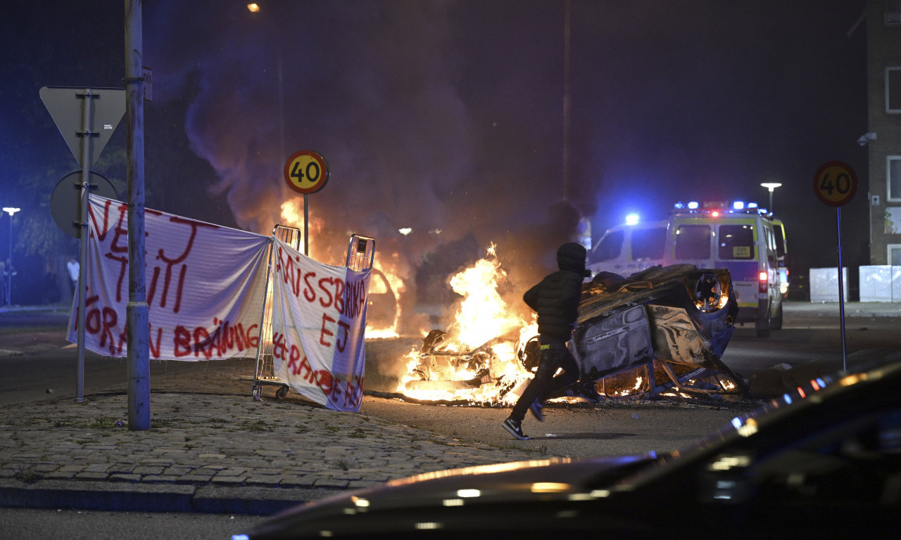 ŠVEDSKA u raljama verske MRŽNJE: Neredi u MALMEU, sukobi DEMONSTRANTA i POLICIJE posle paljenja KURANA