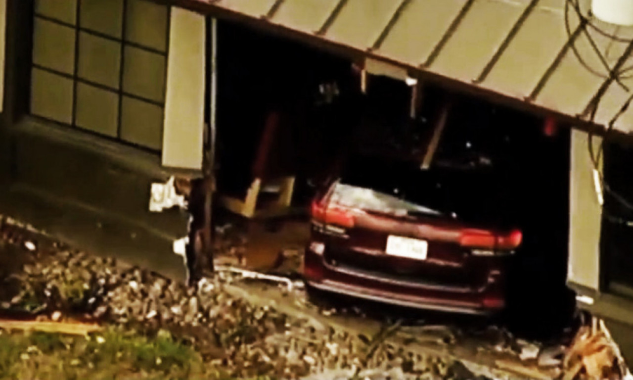 Automobil RAZBIO ZID RESTORANA u Teksasu, najmanje 23 sobe povređeno