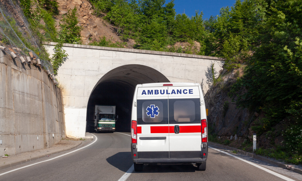 SUDAR automobila i AUTOBUSA u Crnoj Gori: Teško povređen SRPSKI DRŽAVLJANIN