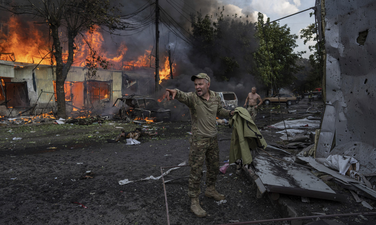 BOMBARDOVANA pijaca u UKRAJINI, najmanje 16 ŽRTAVA, među njima i DETE