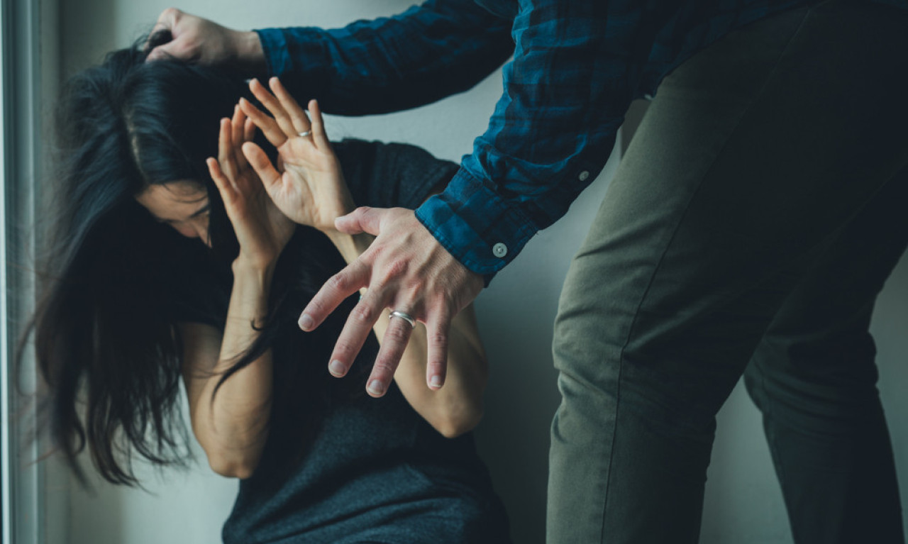 MINISTARKA MACURA : SPREČITI TRAGIČAN ISHOD! Svega 20,7 posto žena prijavi partnersko nasilje