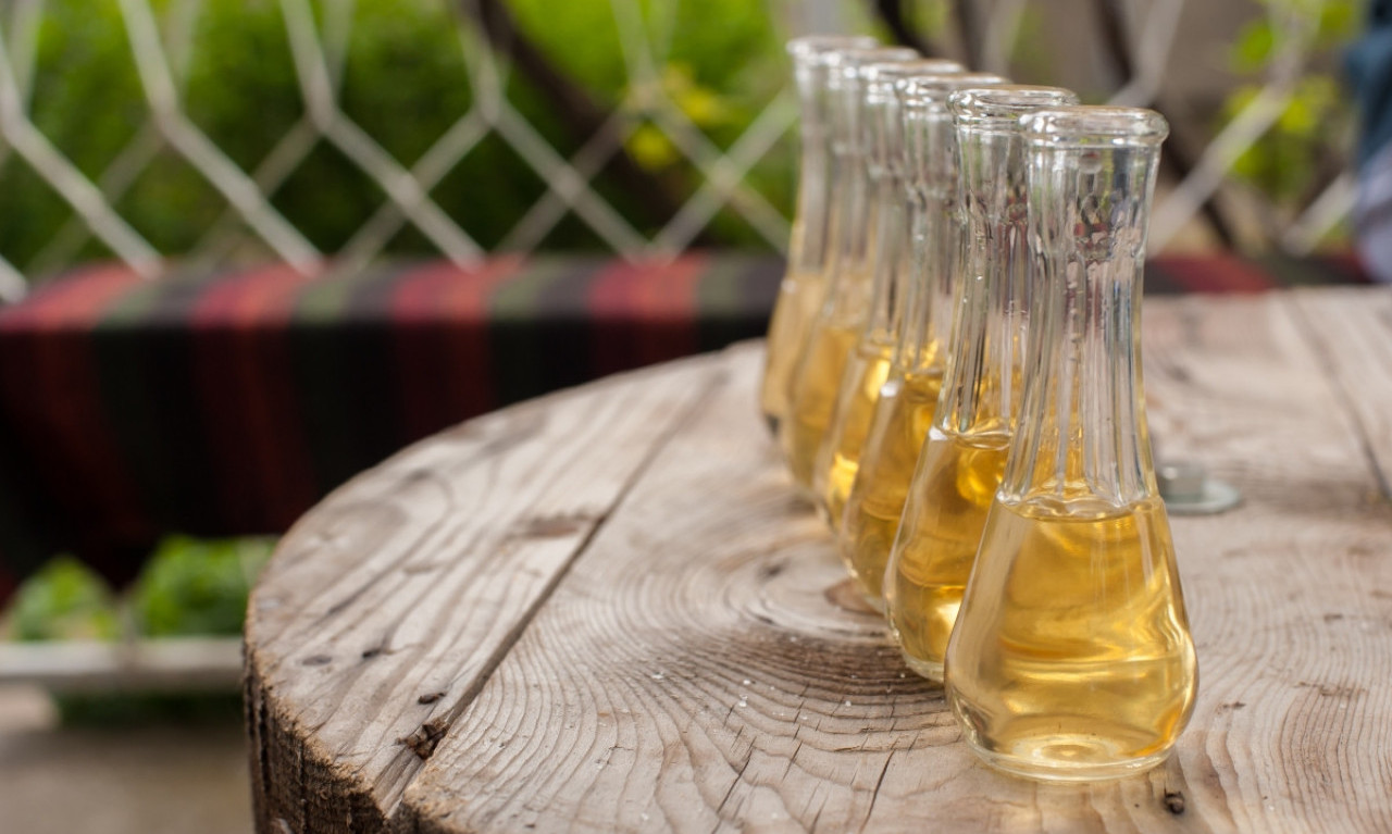 MA, DRMNITE JEDNU RAKIJU! Evo zašto je dragocena čašica ovog pića