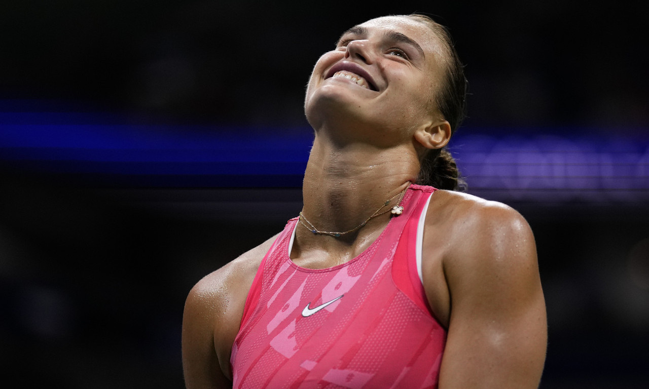 SABALENKA POZIRALA U LEOPARD BIKINIJU Verenički prsten privukao posebnu pažnju (FOTO)