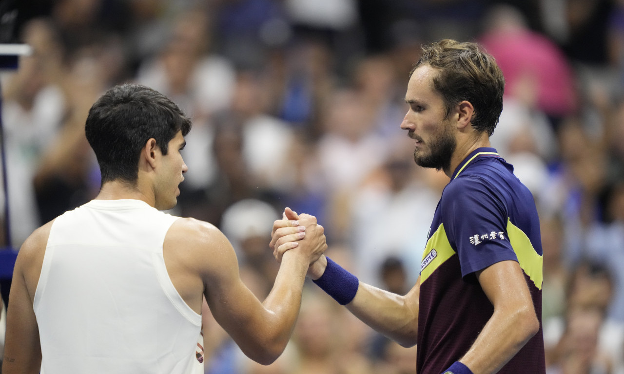 Ništa od finala ĐOKOVIĆ - ALKARAZ: Medvedev PREGAZIO MLADOG ŠPANCA i zakazao okršaj za titulu s Novakom