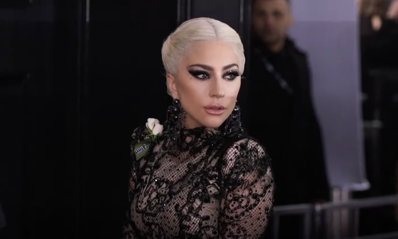 LEJDI GAGA NAVODNO POSTALA MAJKA U NAJVEĆOJ TIŠINI Sa verenikom dobila prvo dete, a javnosti ništa nije rekla