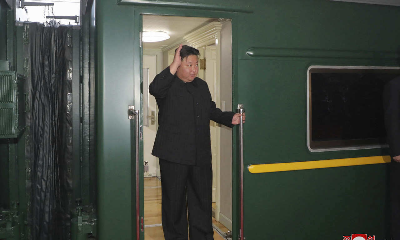 TVRĐAVA NA ŠINAMA koja se kreće samo 50 km/h: Evo zbog čega je KIMOV ZELENI VOZ apsolutno NEPROBOJAN